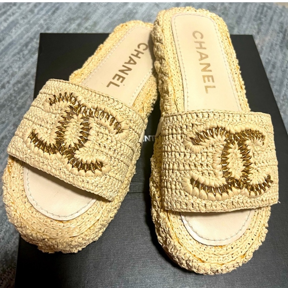 Chanel Raffia CC logo Size 37